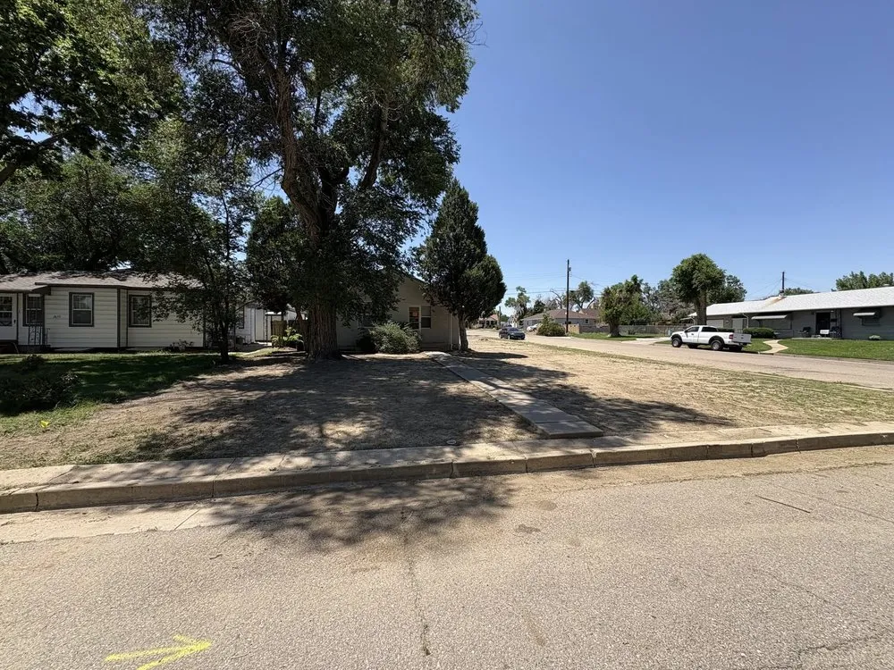 Top-rated yard cleanup service in Pueblo, CO - Derrick & Derrick's Tree & Lawn Service