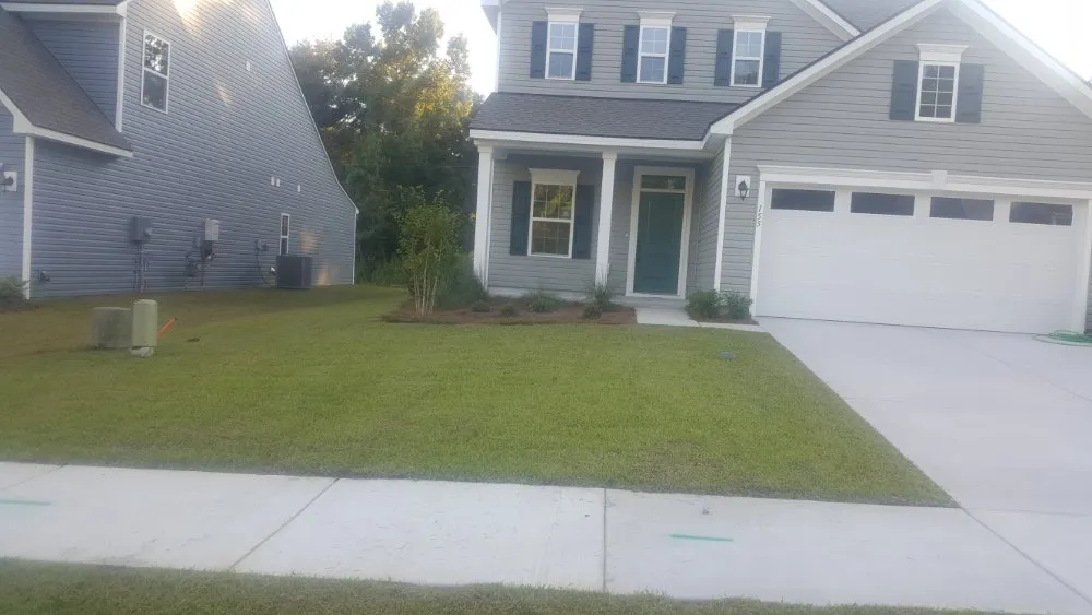 Reliable landscaping services in Charleston, SC by Derrick Gadsden’s Lawn Care And More