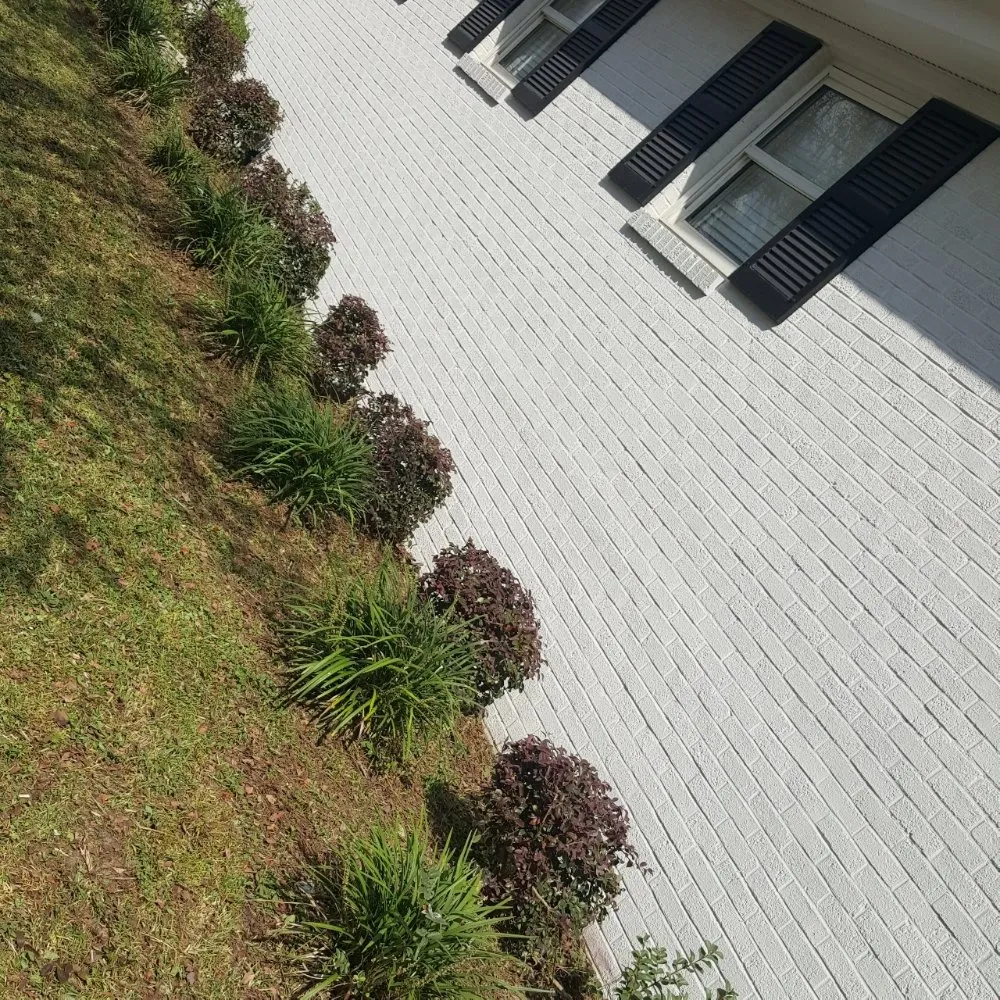 Custom yard maintenance near you in Charleston, SC by Derrick Gadsden’s Lawn Care And More
