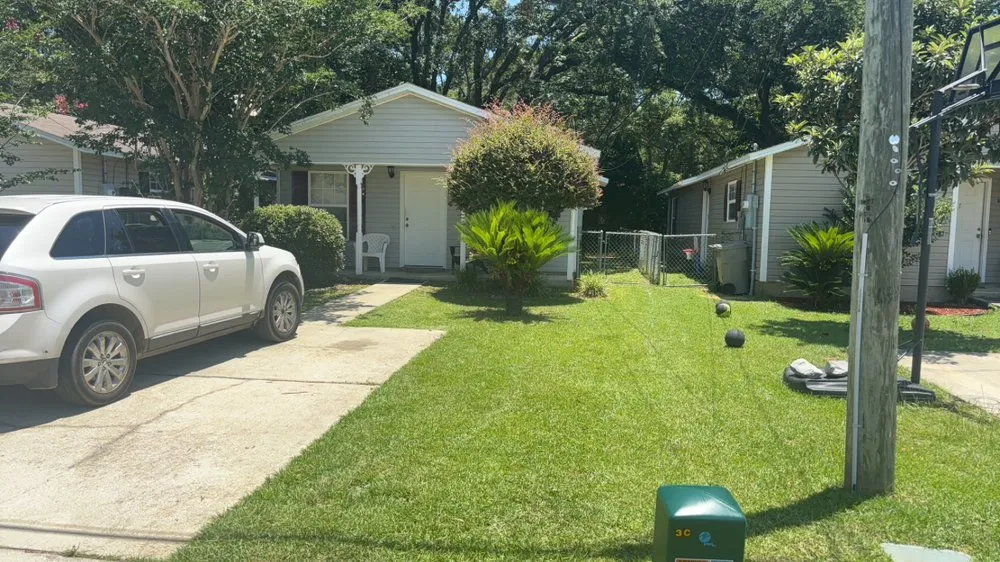Top-rated residential landscaping in Pensacola, FL - Derrick Smith Jr Lawn Care Service