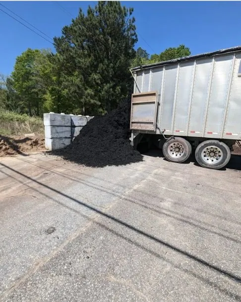 Affordable lawn care service experts serving Spartanburg, SC - Derrick's Green and Clean Services