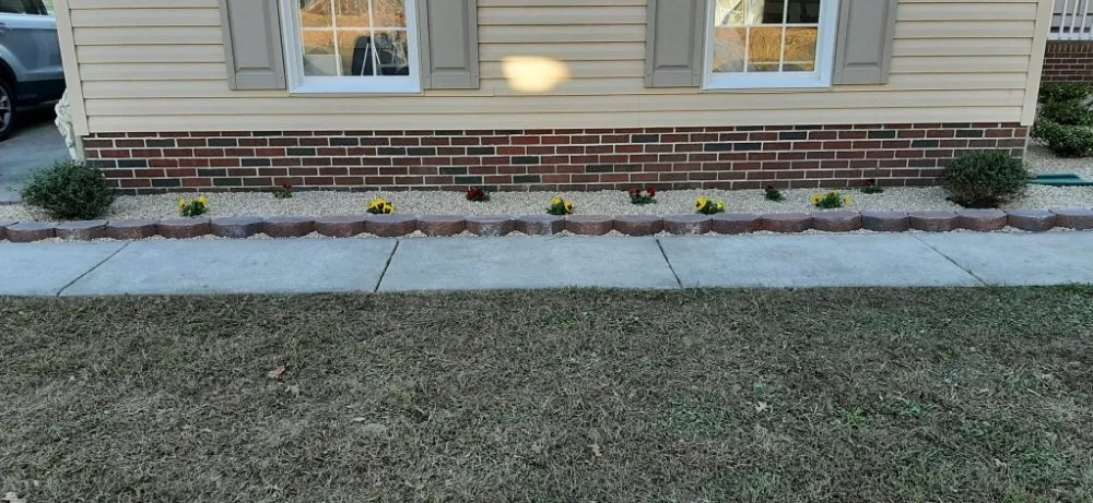 Affordable outdoor landscaping experts serving Smithfield, VA - Des Lawn Care