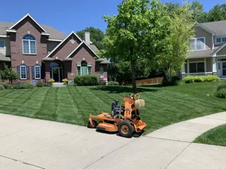 Des Moines Landscaping Logo