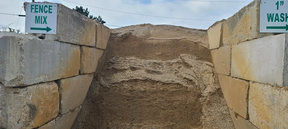 Local residential landscaping in Des Plaines, IL by Des Plaines Material & Supply