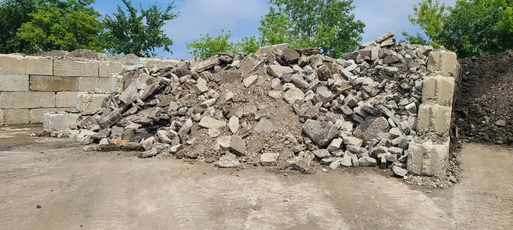 Custom outdoor landscaping with custom design in Des Plaines, IL by Des Plaines Material & Supply