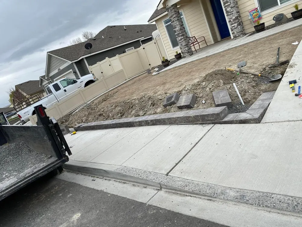 Professional yard maintenance with custom design in Pasco, WA by Desert Jewel