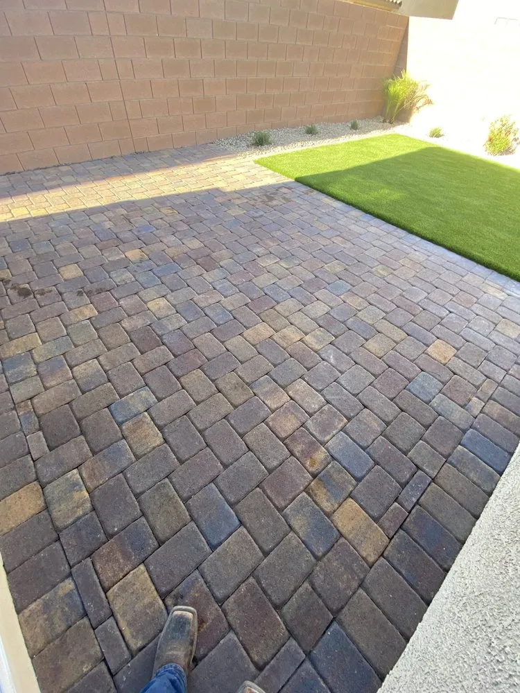 Affordable residential landscaping for year-round maintenance across Las Vegas, NV - Desert Oasis Landscaping