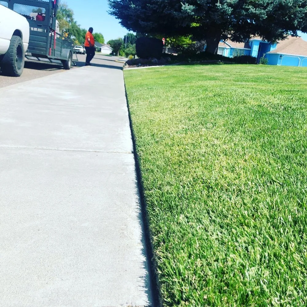 Local lawn care service in Kennewick, WA - Desert Oasis Lawn Care