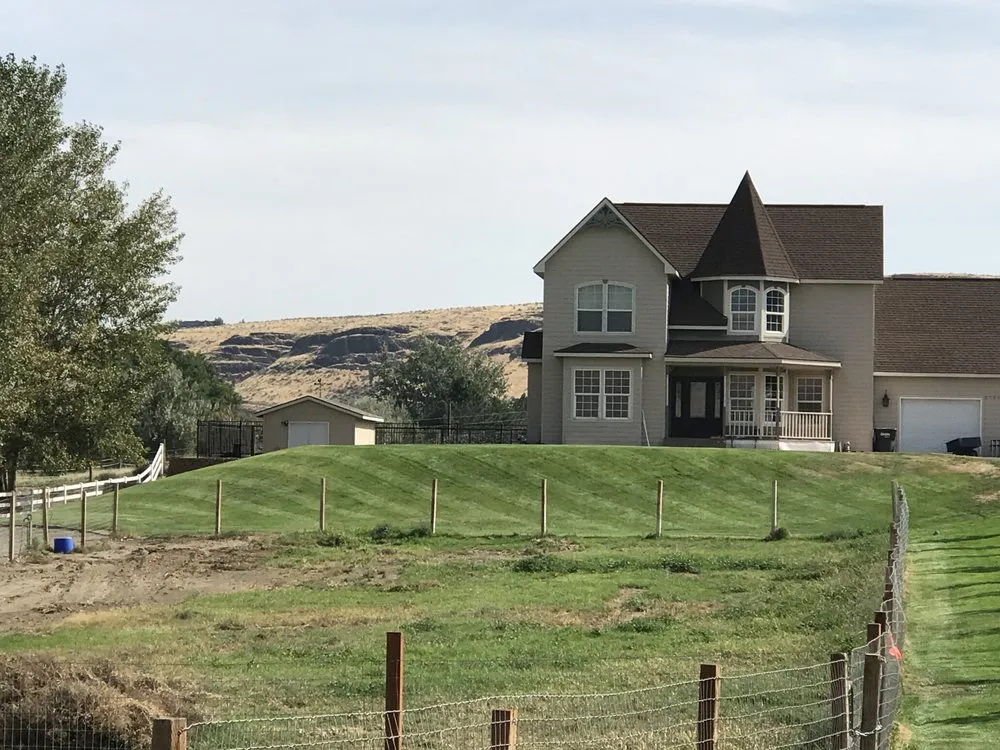 Expert landscaping services in Kennewick, WA by Desert Oasis Lawn Care