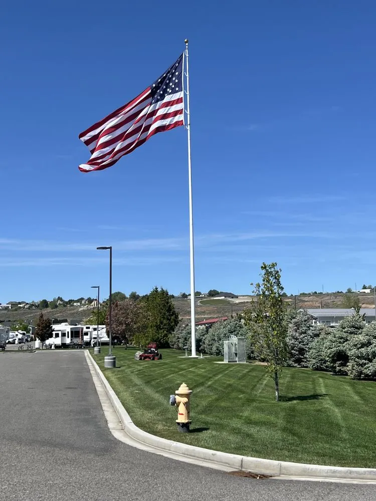 Affordable garden landscaping for homes in Kennewick, WA by Desert Oasis Lawn Care