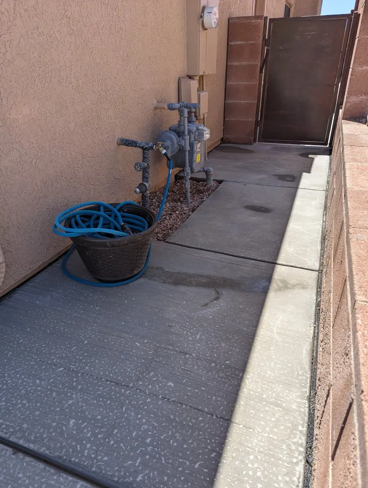 Affordable lawn care service for residential properties across Tucson, AZ - Desert Stone Landscape