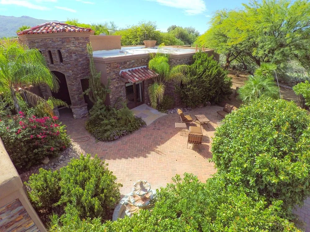 Expert lawn care service experts serving Tucson, AZ - Desert Valley Landscaping