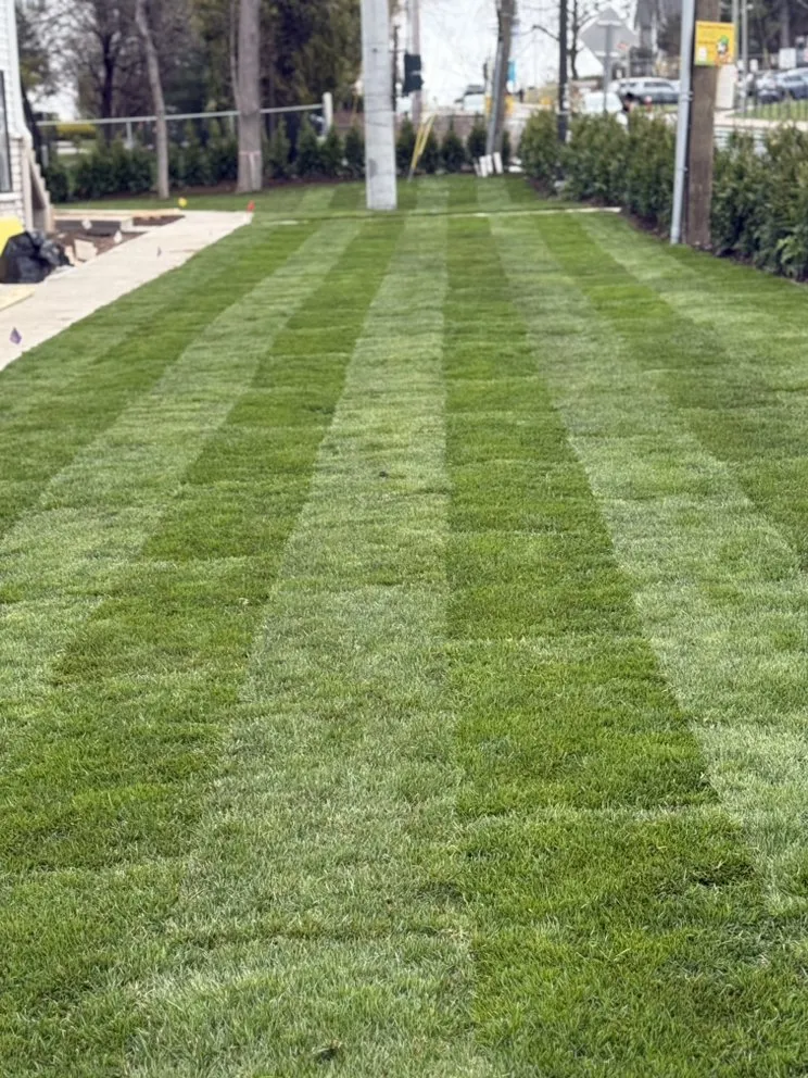 Custom lawn mowing service in Pomona, NY by Deshe Lawn Care of Rockland County