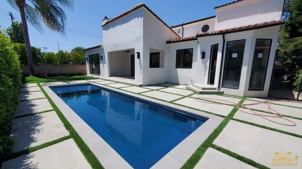 Professional landscaping services for beautiful yards in Menlo Park, CA by Design & Build Landscapes