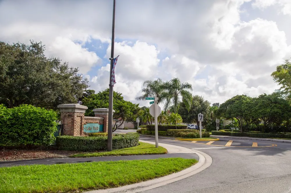 Affordable yard cleanup service in Davie, FL - Design & Cut Landscape Services