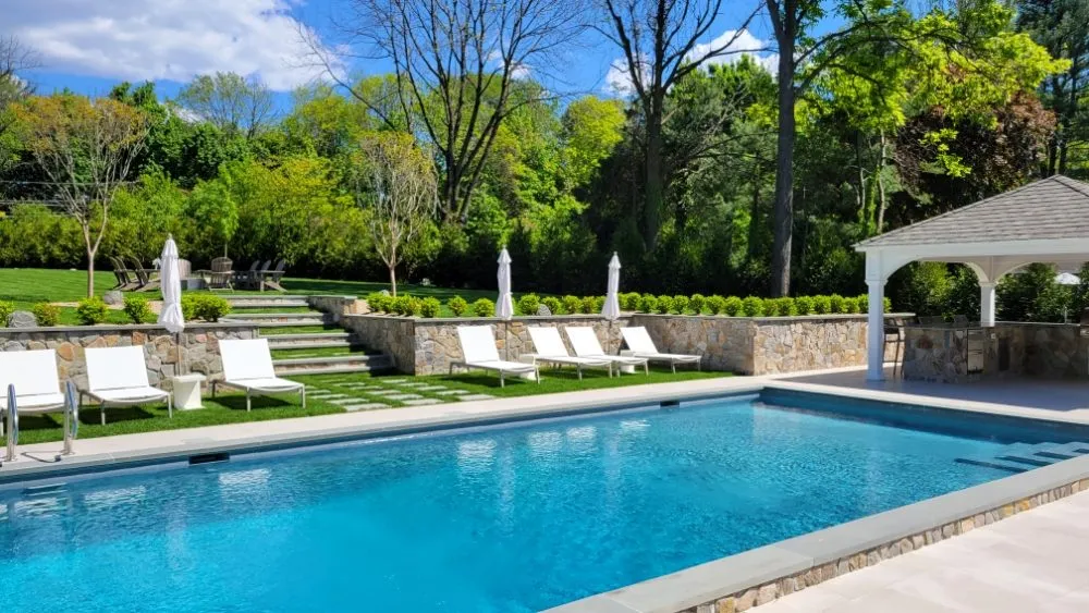 Affordable yard maintenance in Massapequa, NY - Design and Build Landscape