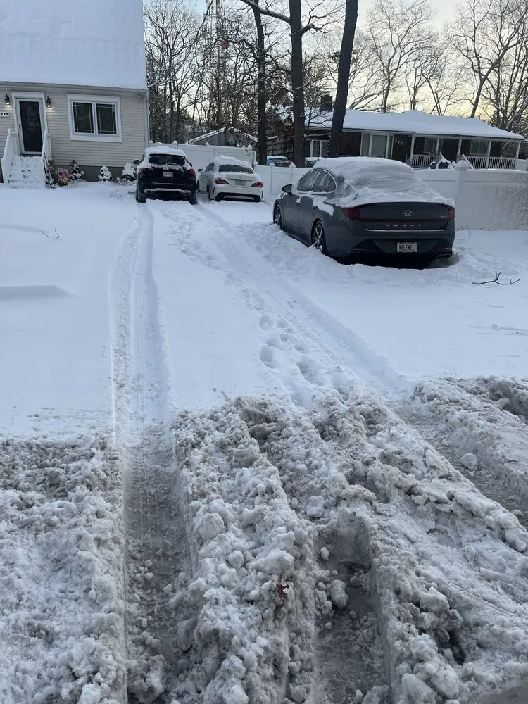 Trusted yard maintenance in Brookhaven, NY - Design by De Vellis