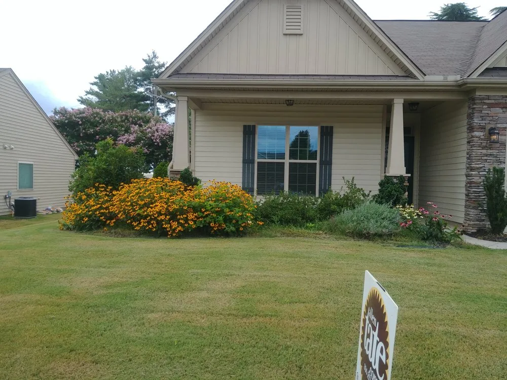 Expert garden landscaping in Mauldin, SC - Design by Lee Landscaping