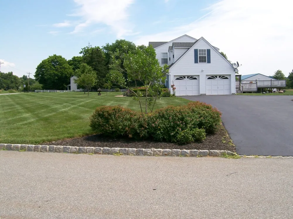 Professional yard maintenance experts serving Mauldin, SC - Design by Lee Landscaping