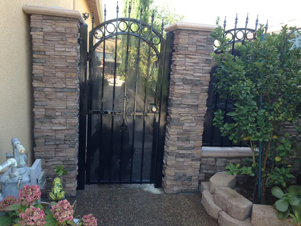 Professional landscape design in Brentwood, CA by Design Landscaping