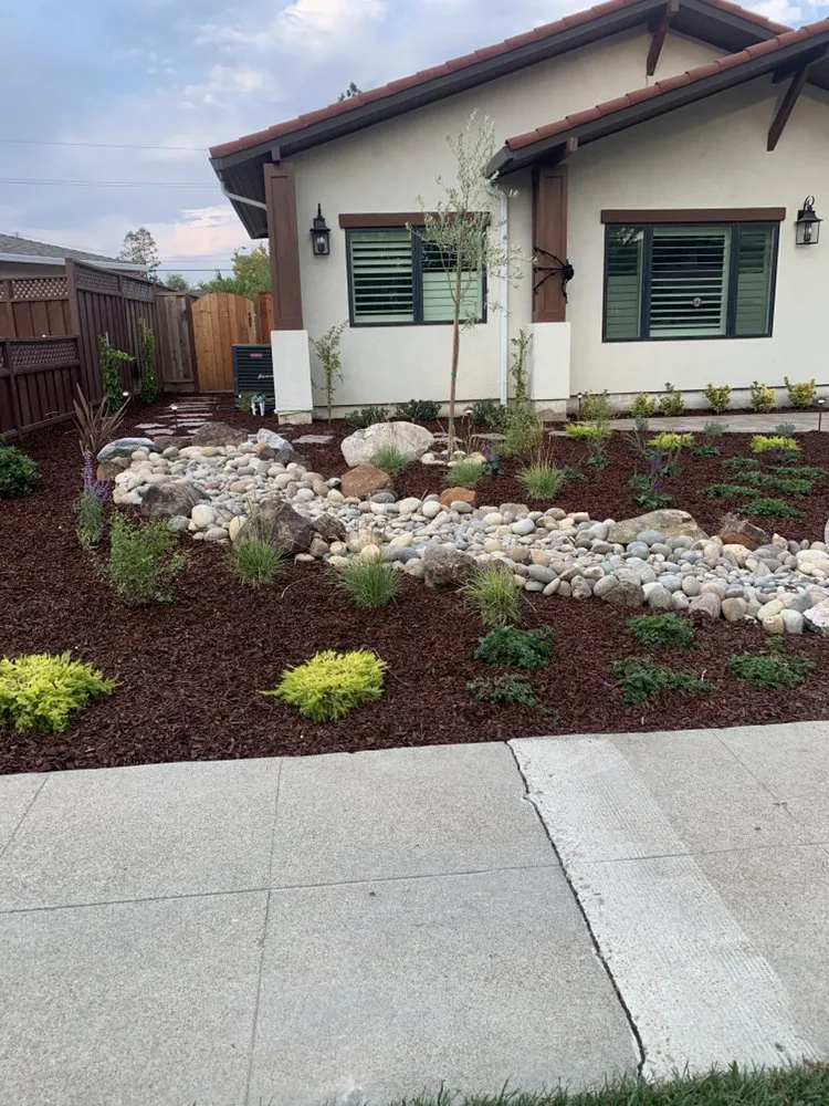 Top-rated outdoor landscaping with custom design in Brentwood, CA by Design Landscaping