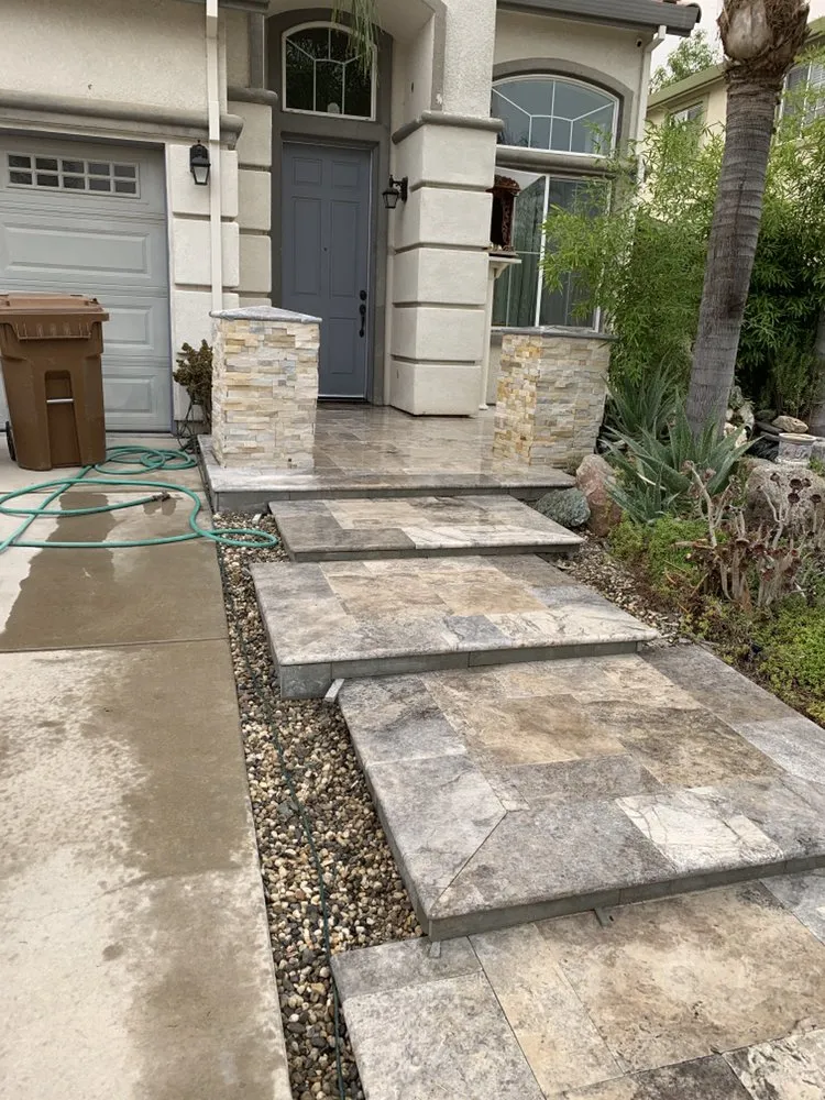 Local lawn care service experts serving Brentwood, CA - Design Landscaping