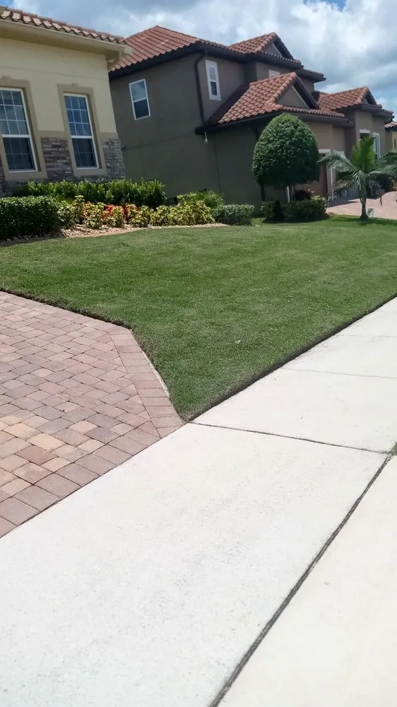 Local garden landscaping in Orlando, FL by Designer Cuts Lawn Maintenance