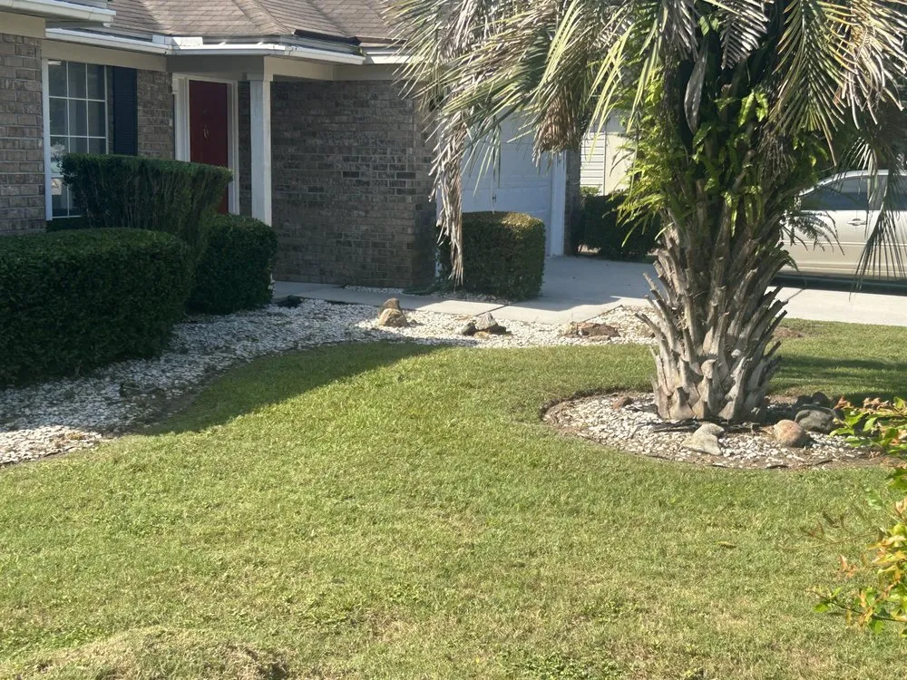 Professional outdoor landscaping experts serving Savannah, GA - Designer Landscape