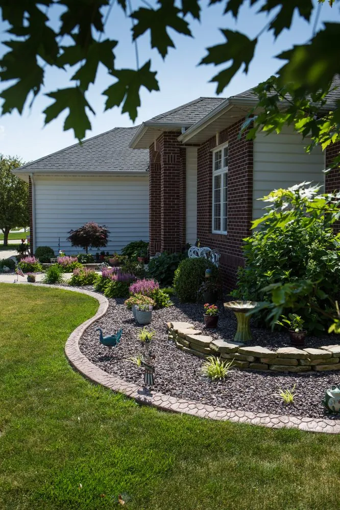 Professional outdoor landscaping experts serving Farmersville, IL - Designer Landscapes
