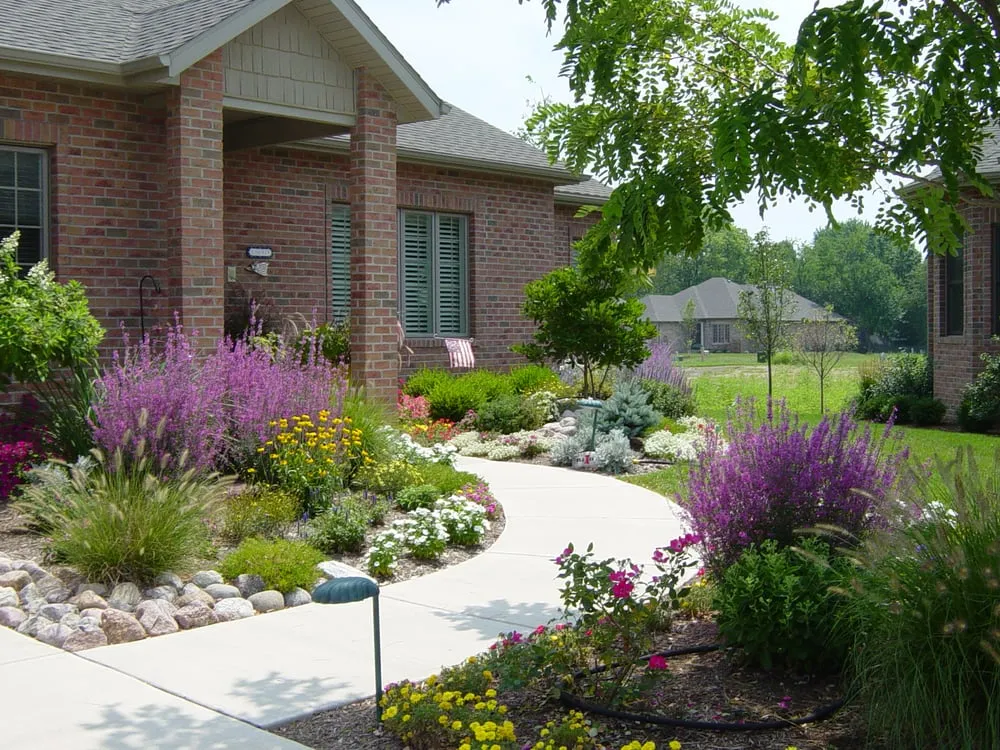 Local residential landscaping in Farmersville, IL by Designer Landscapes