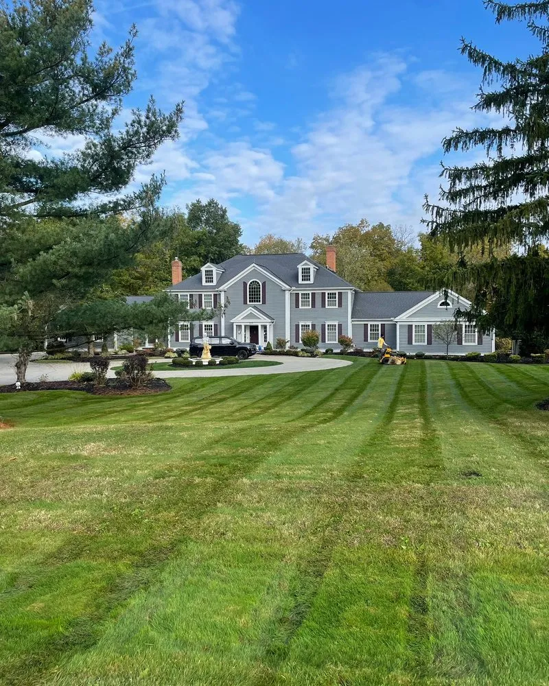 Expert yard maintenance in Kent, OH - Designers Edge