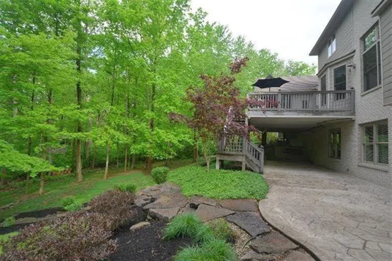 Expert garden landscaping in Fairfield, OH by Designs By Russo