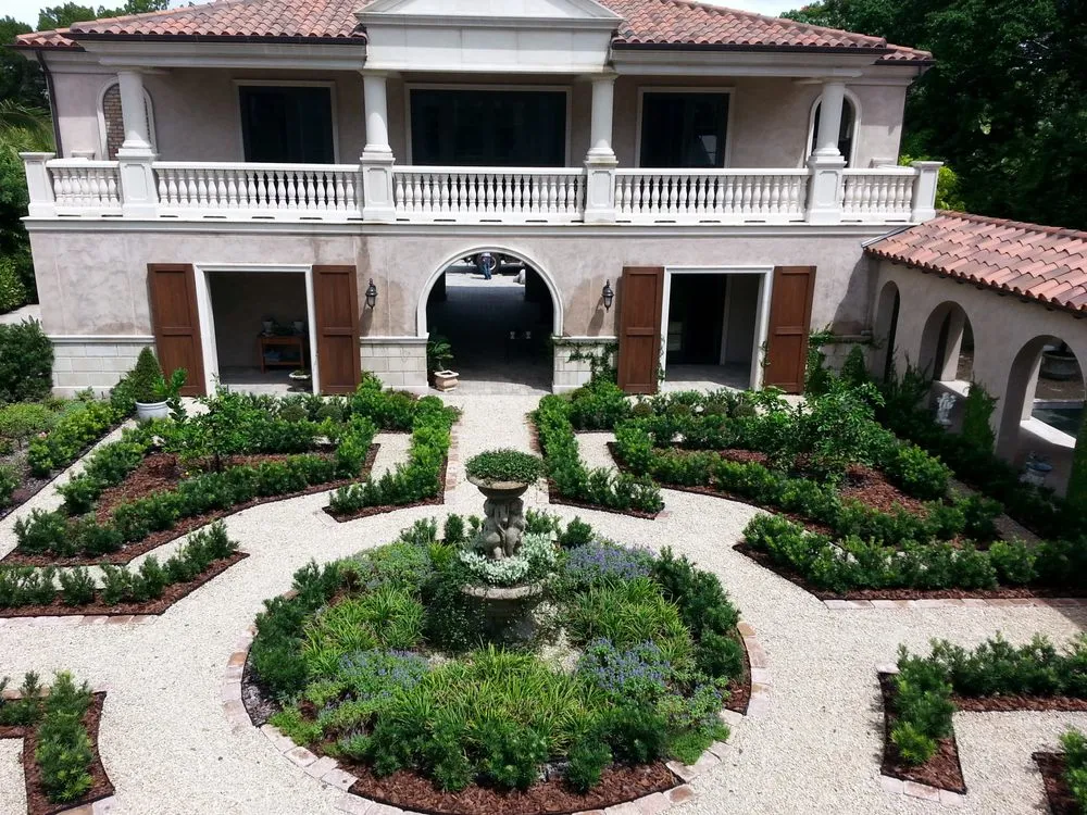 Professional garden landscaping in Sarasota, FL by DesignScapes