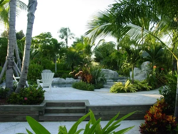 Professional residential landscaping in Sarasota, FL - DesignScapes