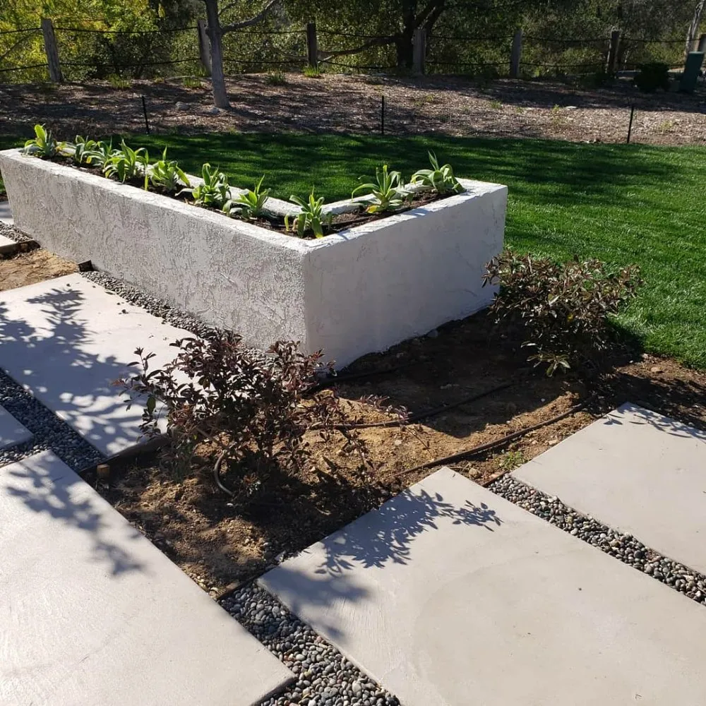 Top-rated lawn mowing service for residential properties in Los Angeles, CA by Desmart Landscape Services