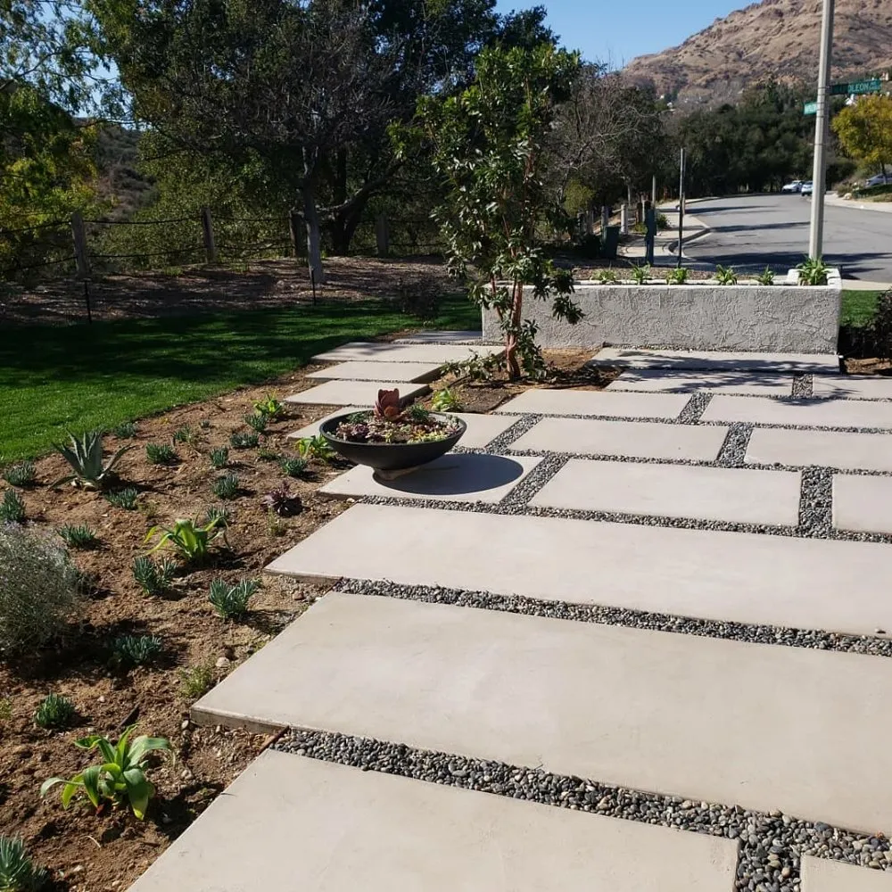 Trusted lawn mowing service in Los Angeles, CA - Desmart Landscape Services