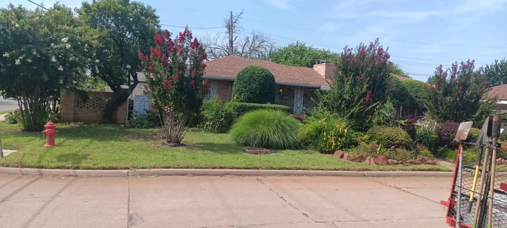 Expert lawn mowing service in Oklahoma City, OK by Desparza Lawn Service