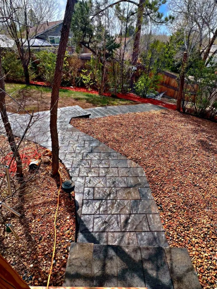 Custom lawn mowing service in Aurora, CO by Detailcrews