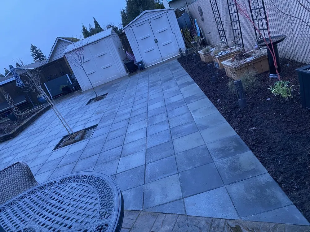 Custom yard maintenance in Marysville, WA by Detorres Landscsping