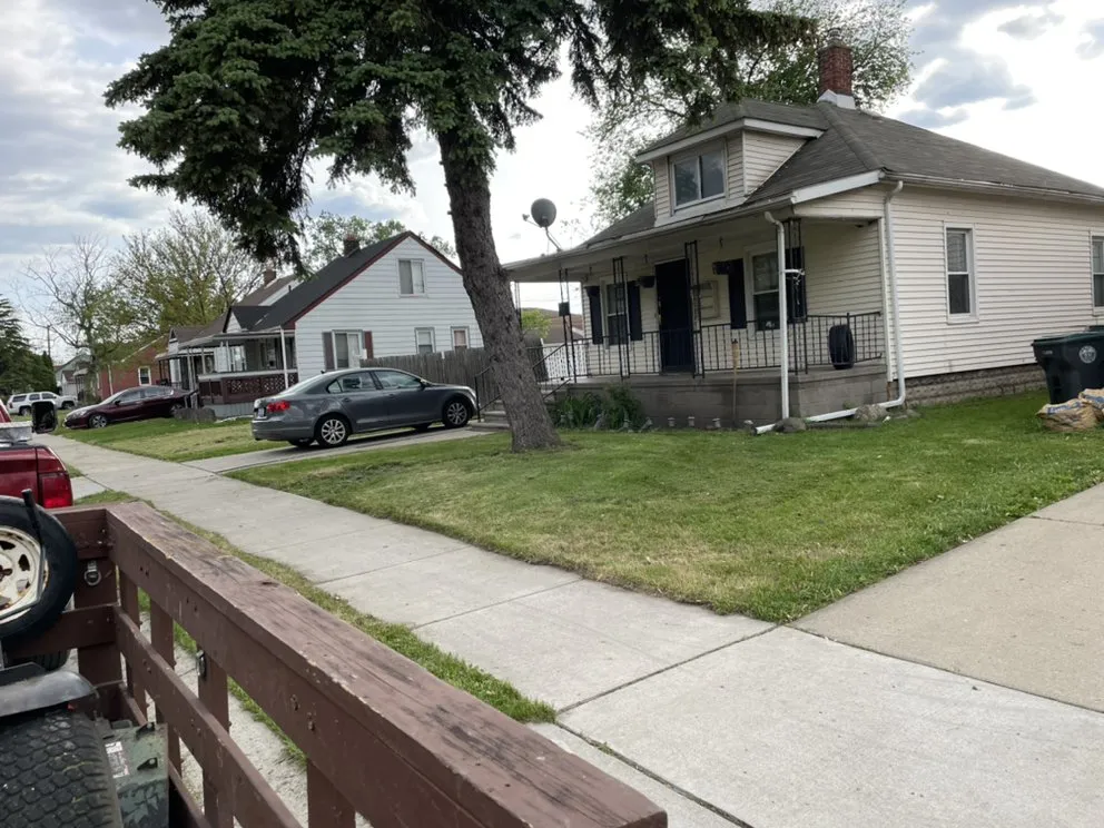 Reliable lawn care service in River Rouge, MI - Detroit Ground Maintenance And Power Washing