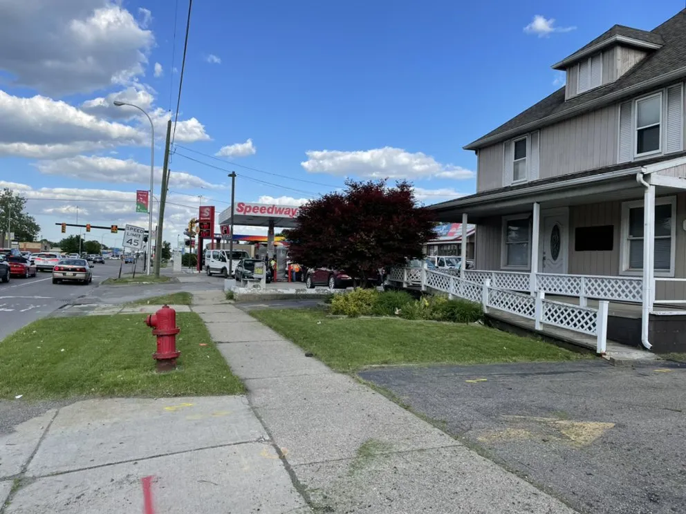 Top-rated yard cleanup service with custom design across River Rouge, MI - Detroit Ground Maintenance And Power Washing