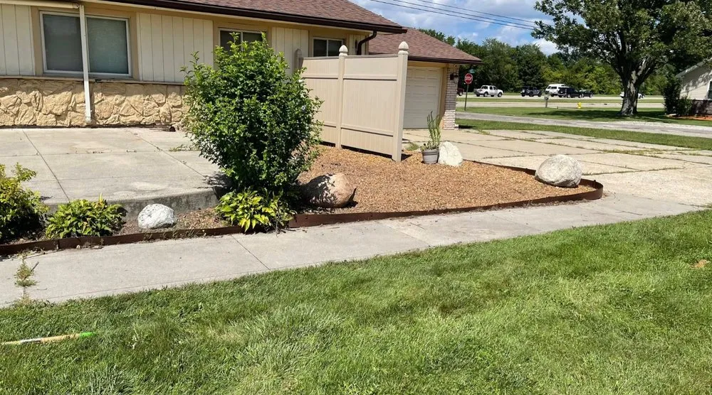 Affordable landscaping services experts serving Eastpointe, MI - Detweiler Outdoor Services