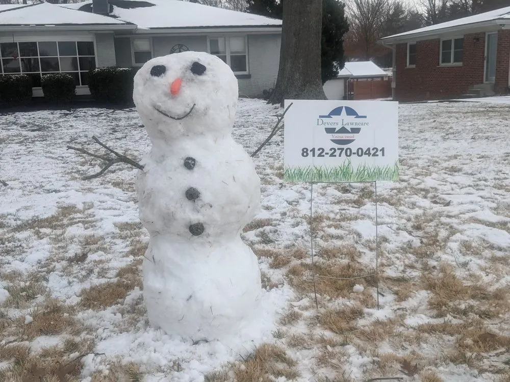 Reliable lawn care service experts serving Evansville, IN - Devers Tree Care