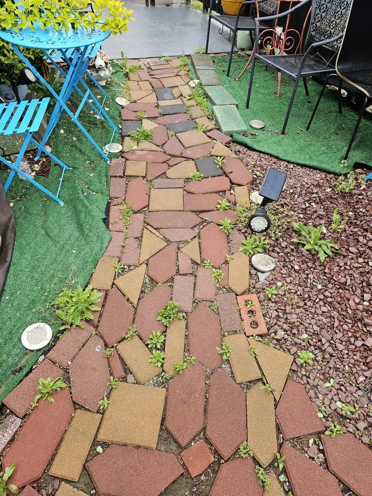 Professional garden landscaping for residential properties in Houston, TX by Devin Landscapes