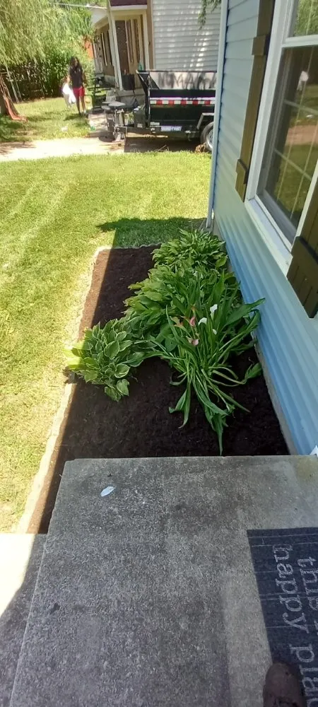 Custom residential landscaping in Lexington-Fayette, KY by Devine Landscapes and Exterior Homes Services