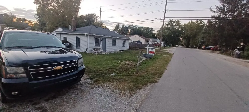 Expert yard maintenance in Indianapolis, IN by Devine Prestige Lawn Care