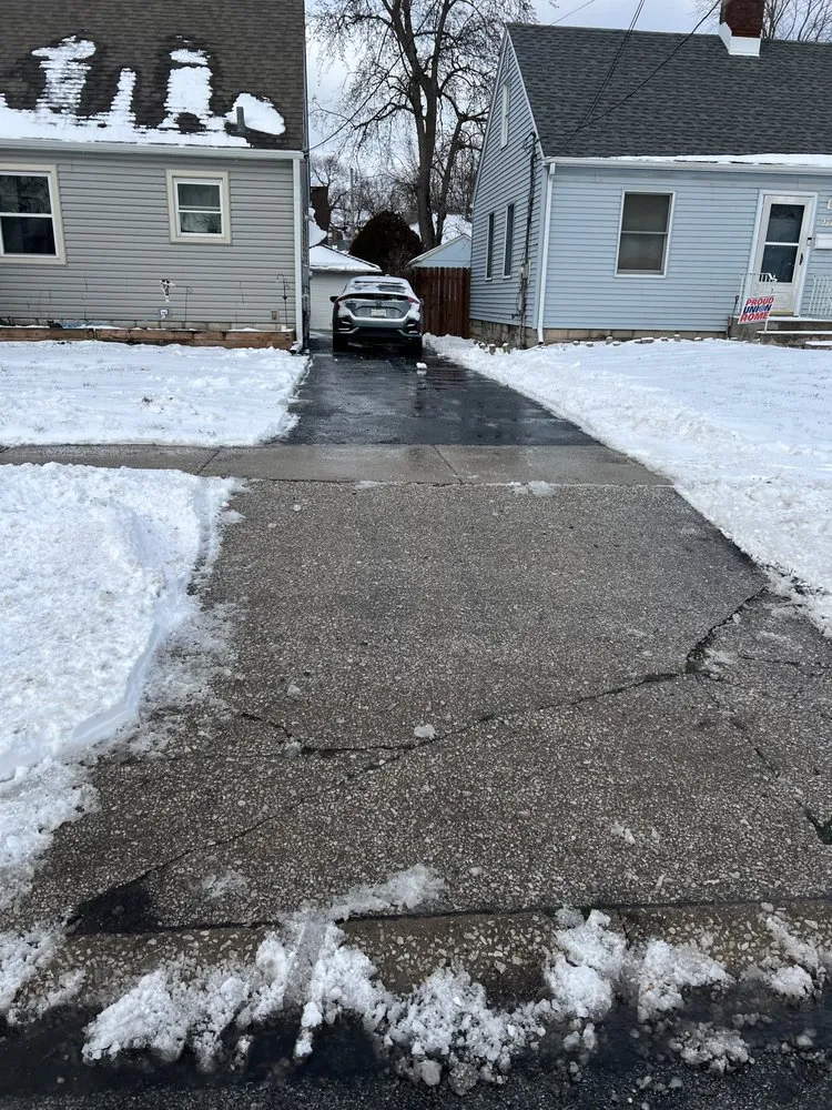 Local residential landscaping for year-round maintenance in Hobart, IN by Devin’s Handyman Services