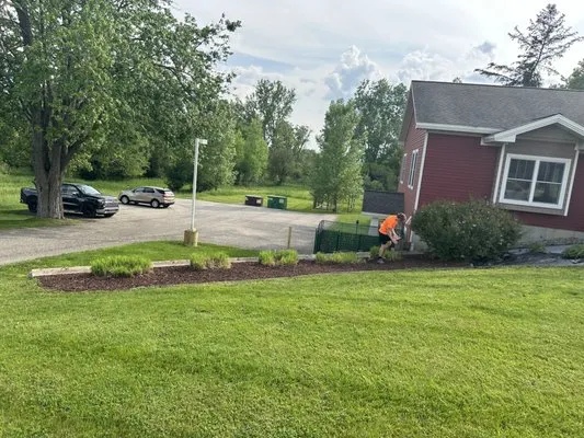 DeVore’s Landscaping Logo