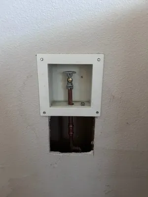 Dewayne's Property Management Logo