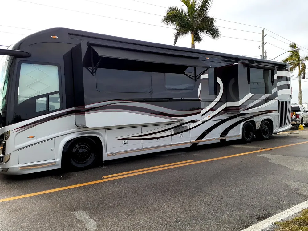 Expert yard maintenance experts serving Miami, FL - Dewberry & Mills Cleaning Services